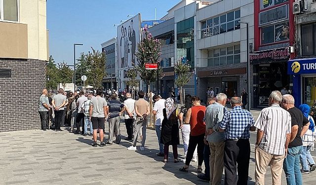 Emeklilerin maaş zammı farkları hesaplara yatıyor