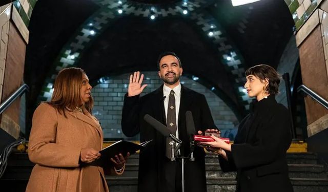 Mamdani, Kur'an'a el basarak New York'taki görevine başladı