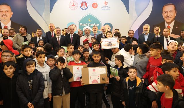 Camiye beş vakit devam eden çocuklar ödüllendirildi
