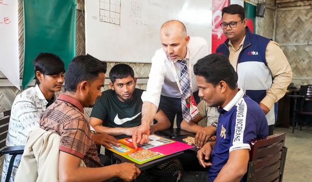 Arakan kampındaki öğretmenlere oyun temelli eğitim kursu