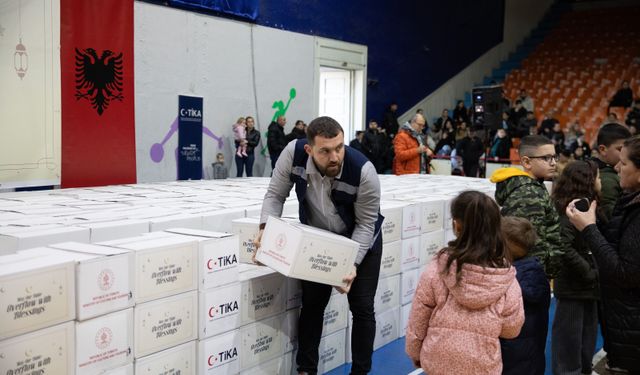 Arnavutluk'ta 3 bin 500 aileye gıda paketi ulaştırılacak