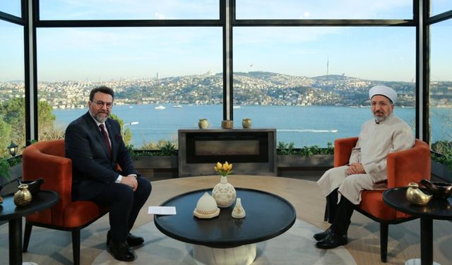 “Müslüman cemiyetin kalbinin attığı yer camidir”