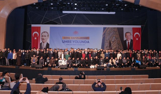 Genç hafızlar İstanbul'dan umreye uğurlandı