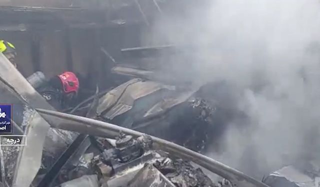 İran'da askeri helikopter meyve - sebze haline düştü