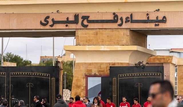 Refah Sınır Kapısı yaya geçişlerine deneme amaçlı açıldı