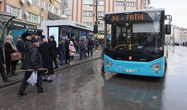 65 yaş üstü vatandaş bir yılda 3 bin 300 kez otobüse bindi