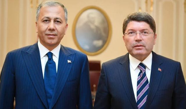 Adalet ve içişleri bakanları görevlerinden aflarını istedi