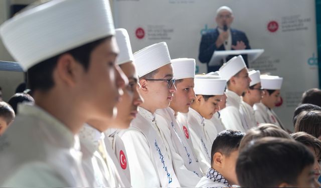 Zeytinburnu'nda genç hafızlar icazet aldı