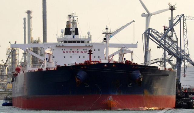 Rus petrolü taşıyan Türk gemisine Boğaz'a girerken saldırı