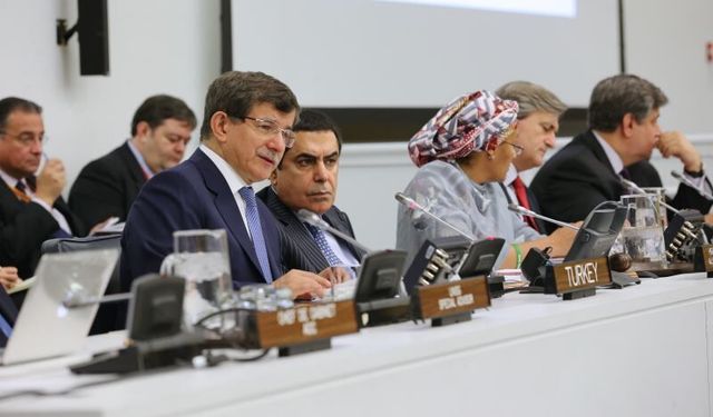 Davutoğlu: Türkiye-İspanya, Medeniyetler İttifakını toplasın