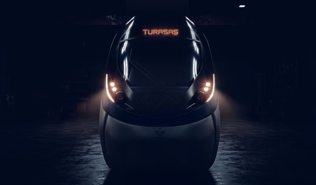 Türkiye'nin ürettiği ilk hızlı tren raylara iniyor