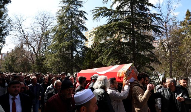 İstanbul'da katledilen öğretmen son yolculuğuna uğurlandı