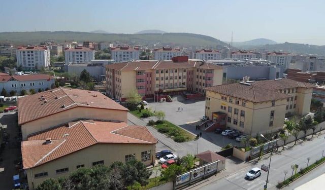 Öğrencinin bıçakladığı öğretmen hayatını kaybetti