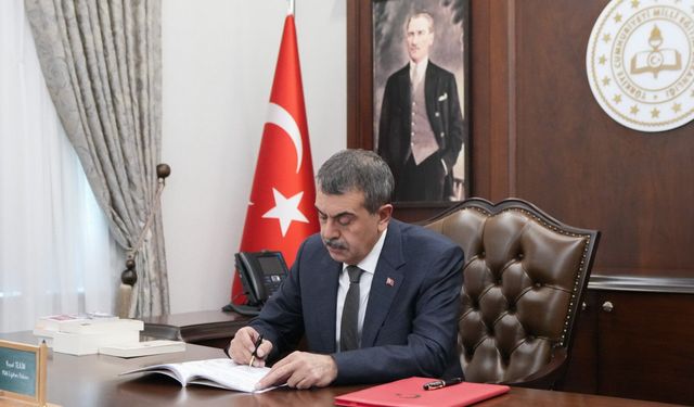 Tekin: Gençlerimiz bayrağı namert ellerden korumaya yeminli