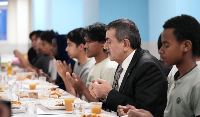 Tekin: Ramazanda çocuklar manevi terbiyeyi derinden hissetti