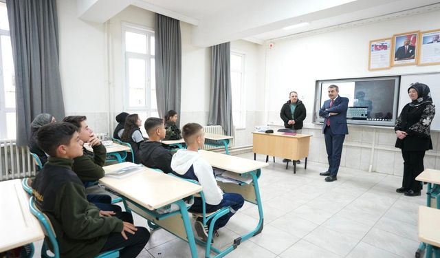 Tekin:  Riskli okullarda eğitim polis nezaretinde sürüyor