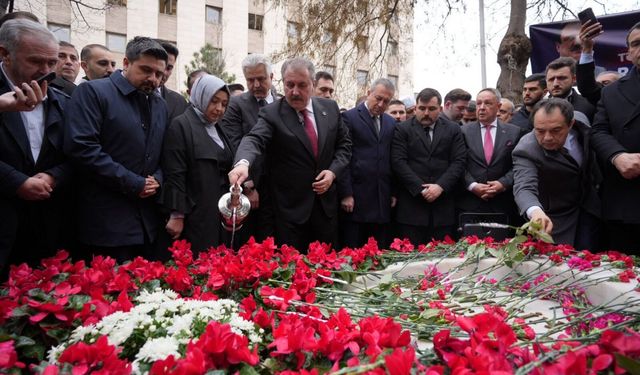 Merhum Yazıcıoğlu, kabri başında anıldı