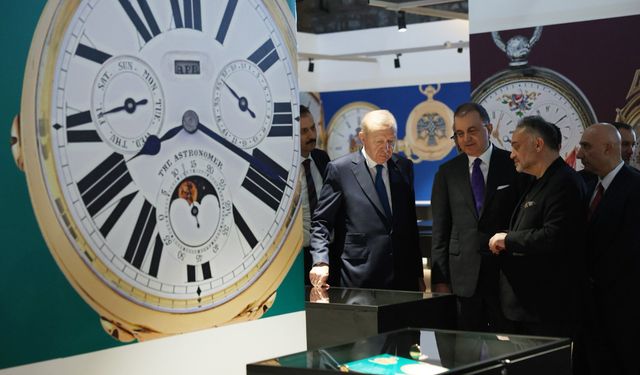 Erdoğan, cep saatleri sergisini gezdi