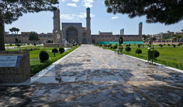 Herat Ulu Camii parkı hizmete açıldı