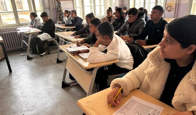 Özel gereksinimli çocuklara LGS'de özel eğitimli kodlayıcı