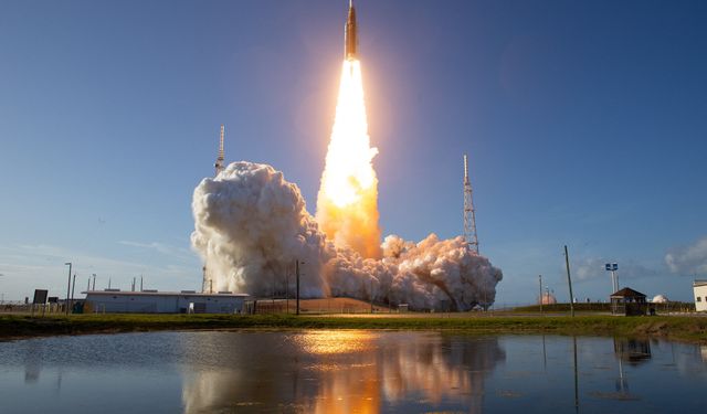 NASA, Ay'ın yörüngesine astronot gönderdi