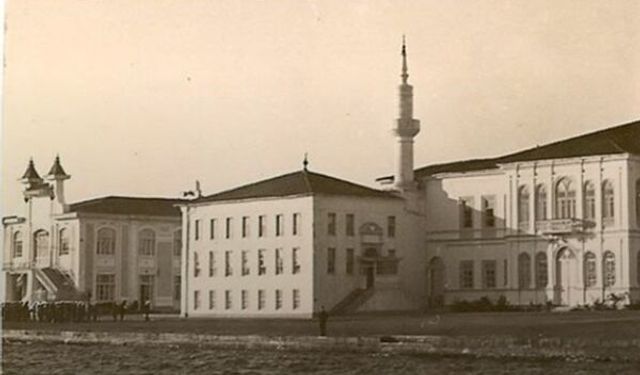 Adalar'ın ilk camisi yeniden inşa edildi