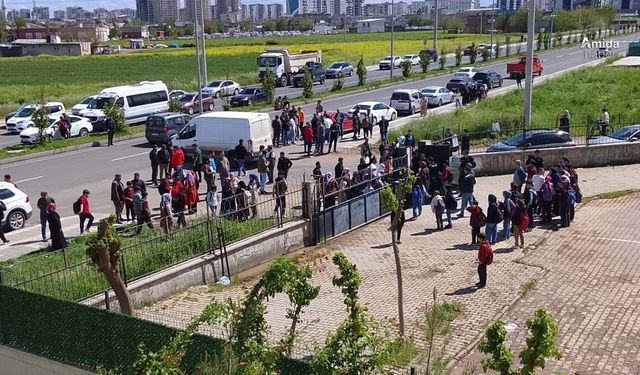 Okul önünde havaya ateş açan şüpheliler yakalandı