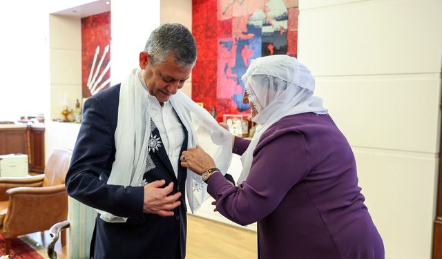 Özgür Özel, Barış Anneleri'ni kabul etti