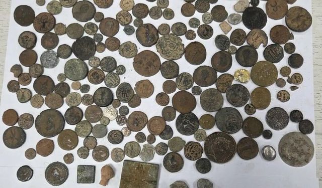 Türk TIR'ında 4 bin 600 tarihi eser ele geçirildi