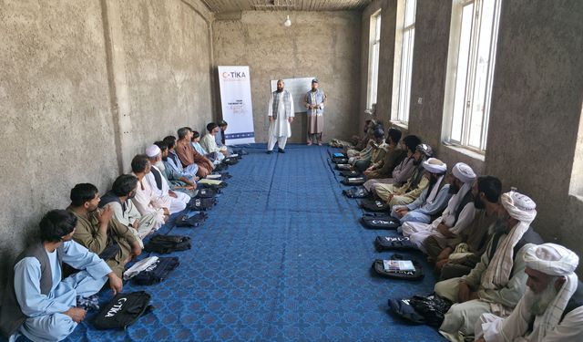 Afganistan'da okur yazarlık kurslarına destek
