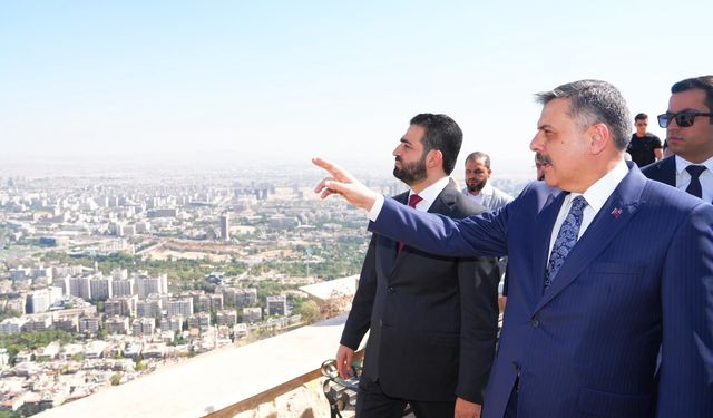 Bakan Çiftçi, Kasiyyun Dağı'ndan Şam'ı seyretti
