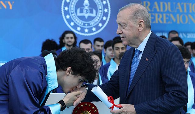 Erdoğan, torunu Tayyip Erdoğan'ın mezuniyetine katıldı