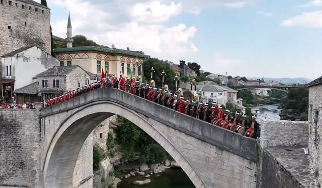Mostar Köprüsü'nden Mehter geçti