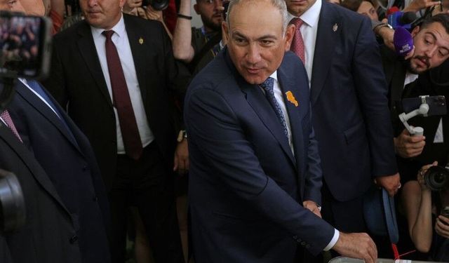Ermenistan halkı barışa oy verdi