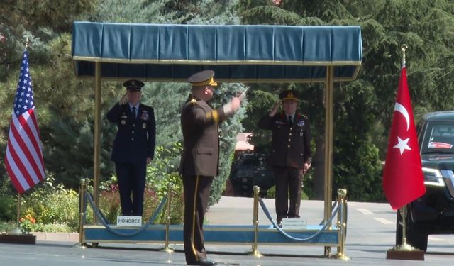 ABD Genelkurmay Başkanı askeri törenle karşılandı