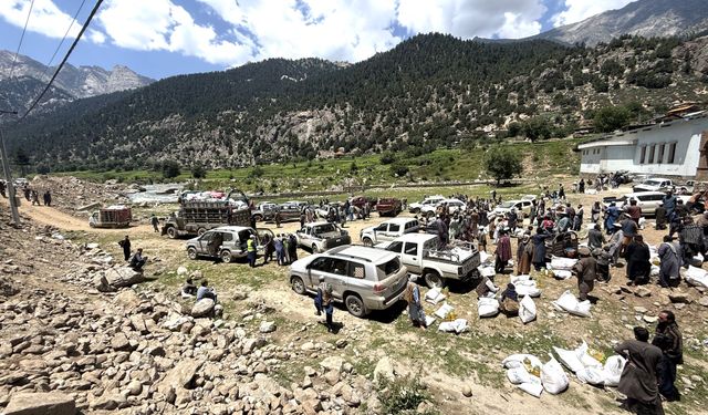 Afganistan'da selzedelere insani yardım