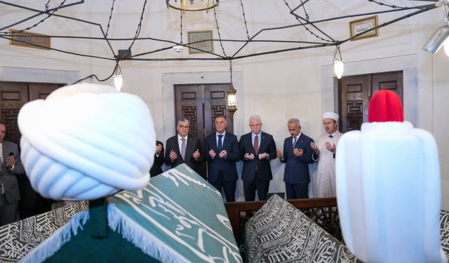 Kabotaj Bayramında Barbaros'un türbesine ziyaret