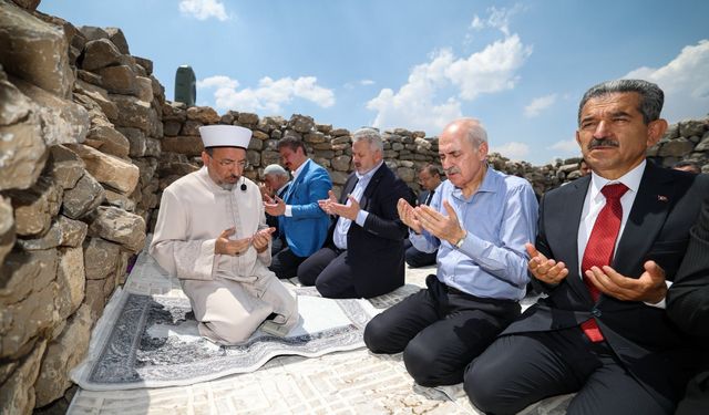 Kurtulmuş, Cudi Dağı Sefine Mevkii'nde namaz kıldı