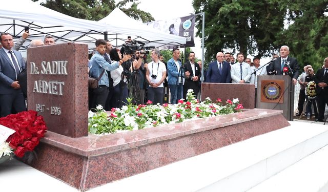 Dr. Sadık Ahmet mezarı başında anıldı