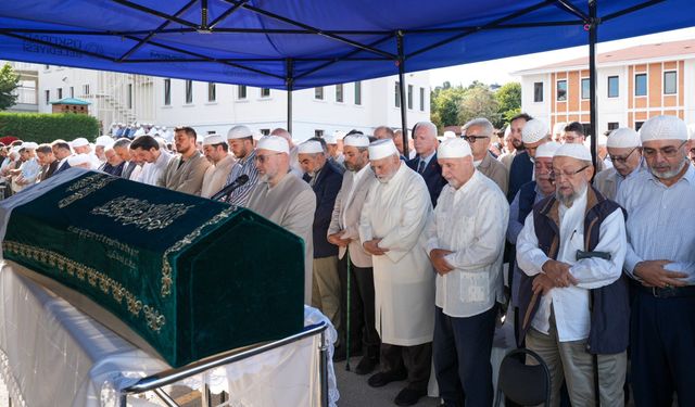 Abdullah Sert Hoca'nın vefat eden eşi toprağa verildi