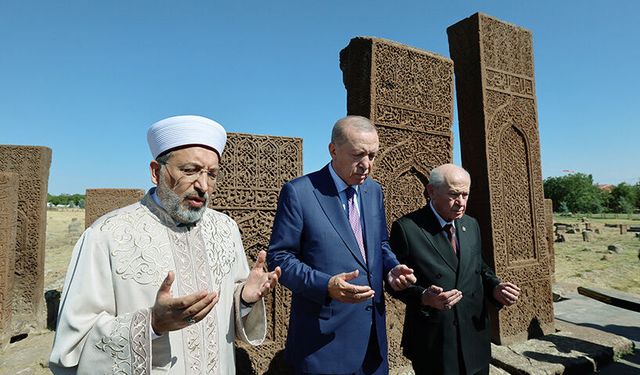 Erdoğan ve Bahçeli Selçuklu Mezarlığı'nı ziyaret etti