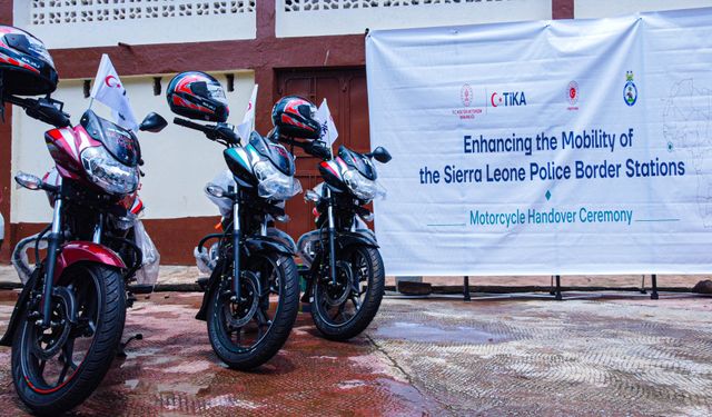 Sierra Leone polisine motosiklet hediyesi