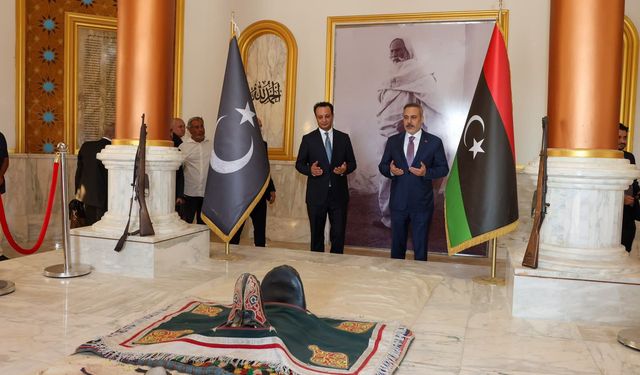 Hakan Fidan, Ömer Muhtar'ın mezarını ziyaret etti