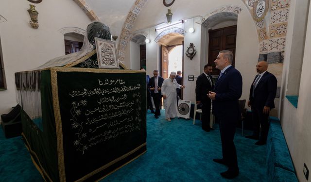 Hakan Fidan, Mevlana Halid'in türbesini ziyaret etti