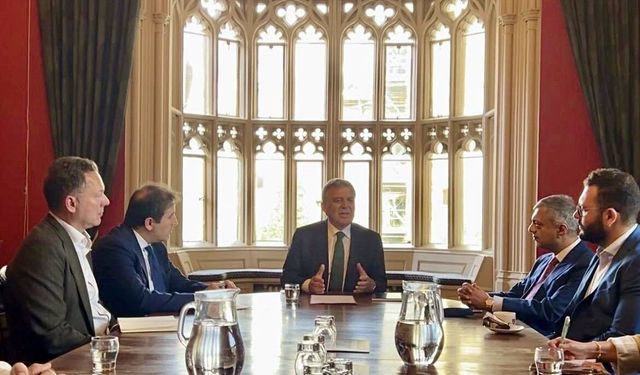 Abdullah Gül Türkiye'nin İran'daki rolünü Oxford'da ele aldı