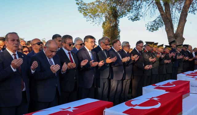 Kıbrıs'ta kimlikleri tespit edilen 15 şehit toprağa verildi