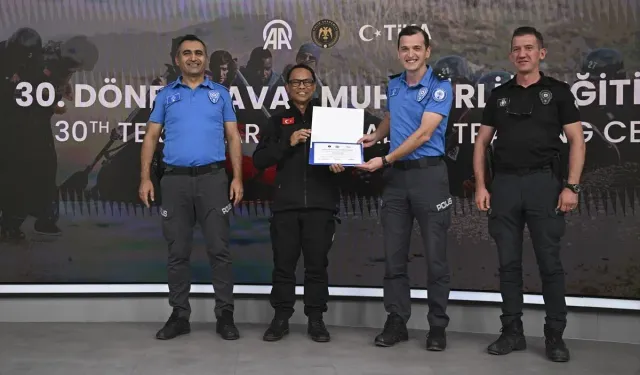Papua Yeni Gineli gençlere savaş muhabirliği eğitimi