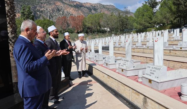 Arpaguş, Kıbrıs'ta şehitliği ziyaret etti