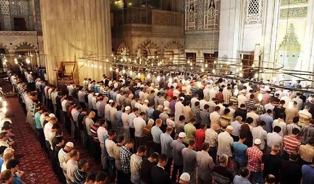 Cuma hutbesi: "Yuva kurulurken gösteriş ve israftan uzak durulmalı"
