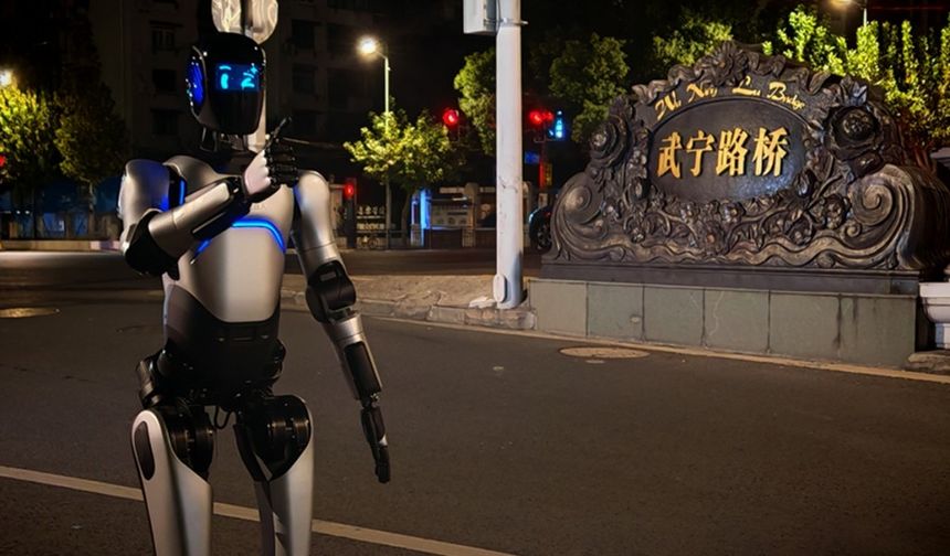 Çin’in insansı robotu 100 kilometre yürüyerek rekor kırdı